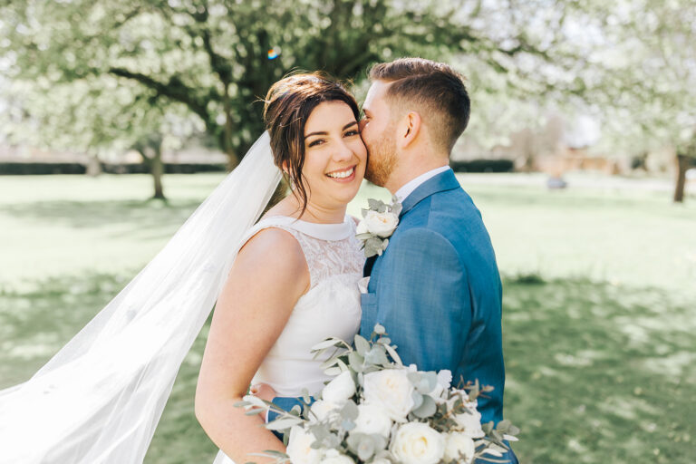 Read more about the article Jenn & Simon’s White Countryside Wedding
