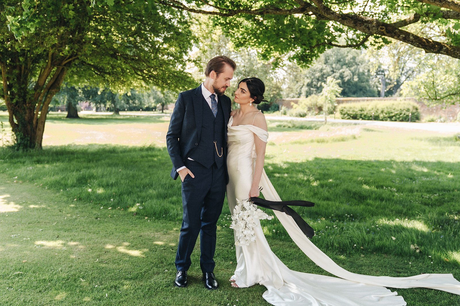 You are currently viewing Nazlee & Ossian’s Modern Countryside Summer Wedding at Offley Place